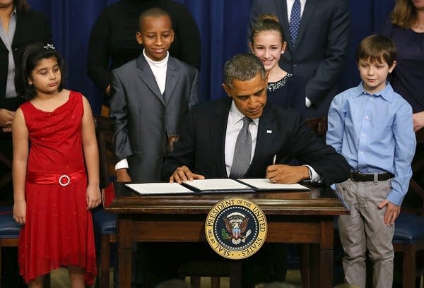 Obama sign executive orders