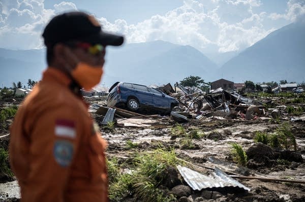 'Tragedy everywhere': Aid groups scramble against time after Indonesian tsunami