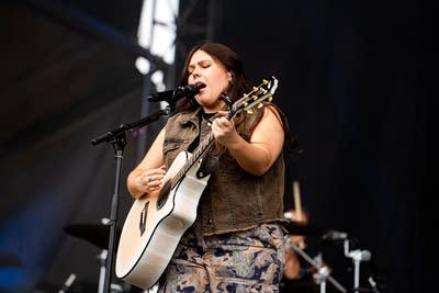 Gigi Perez and band on stage