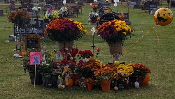 People of Hastings fight grave robbers with flowers