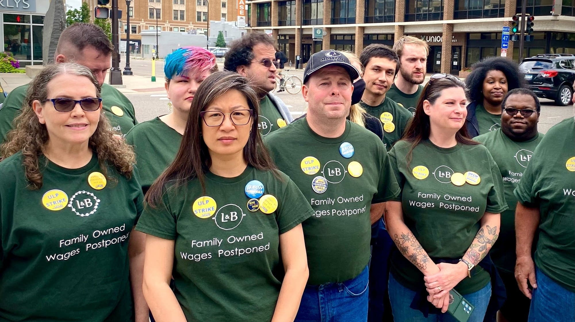 Lunds & Byerlys grocery workers will go on strike unless a contract deal is reached - Vimarsana News