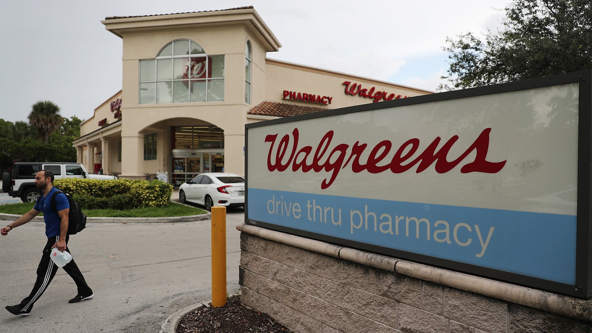 Walgreens will add doctors’ offices to 500 stores