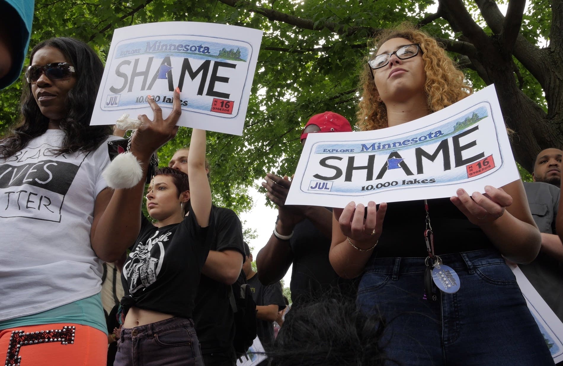 Protesters outside governor's mansion