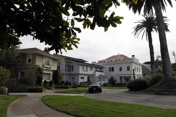 Wealthy San Francisco neighborhood fails to pay taxes, loses private street