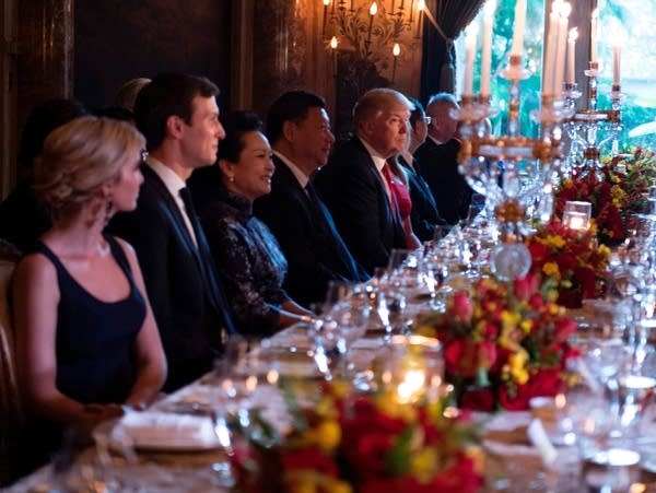 President Trump, center, with Chinese President Xi Jinping at dinner