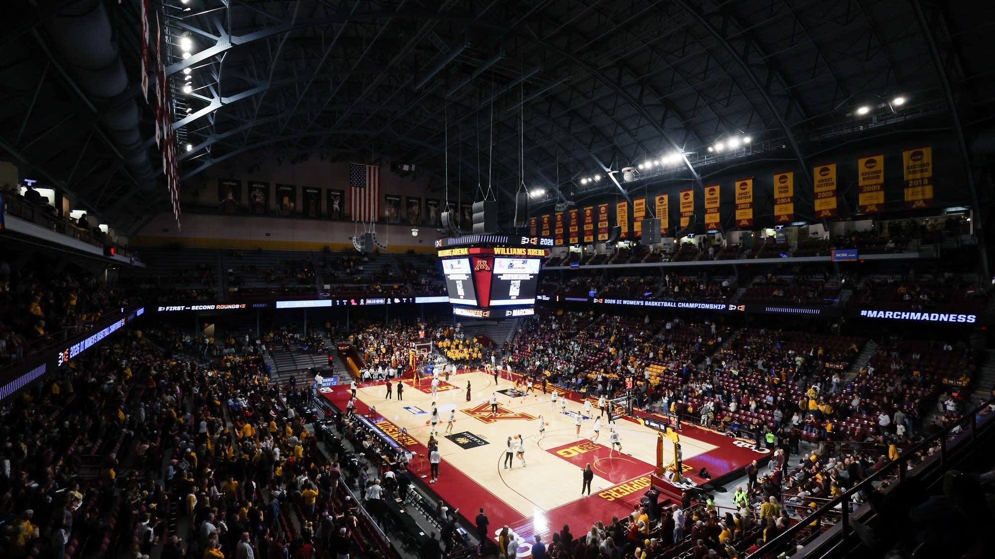 Minnesota tops Green Bay 75-58, avoids upset Minnesota tops Green Bay 75-58, avoids upset