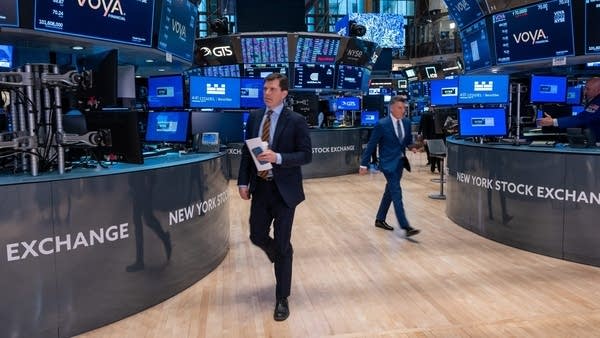 A strong U.S. economy expected to pull up the rest of the globe