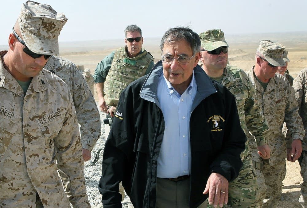 Panetta visits Afghanistan