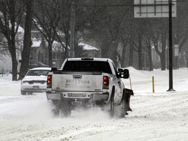 Major storm: Heavy snow spreading north, rapidly deteriorating roads 
