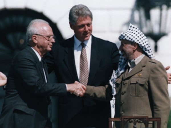 Signing the Oslo accords