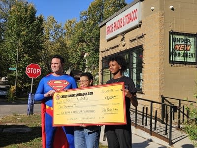 St. Paul hero receives $1K award for saving kids, driver on runaway school bus