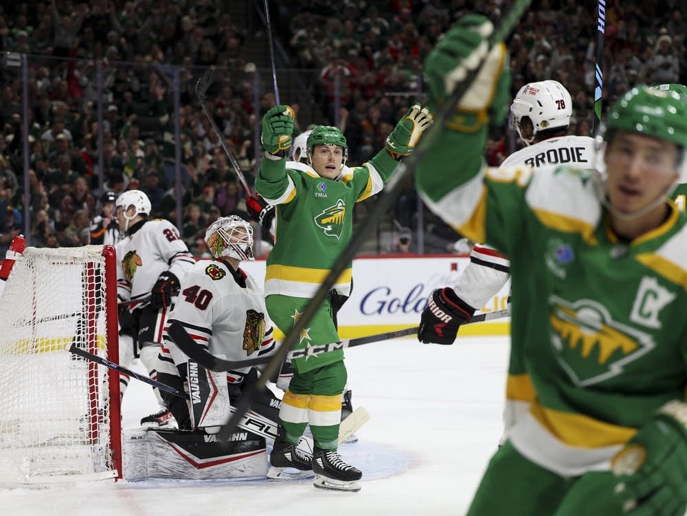 300c0e-20241224-blackhawks-