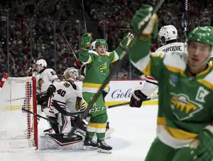 8c651f-20241224-blackhawks-