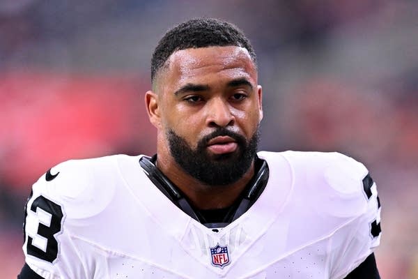 Vikings sign veteran Jamal Adams to bolster their depth on defense