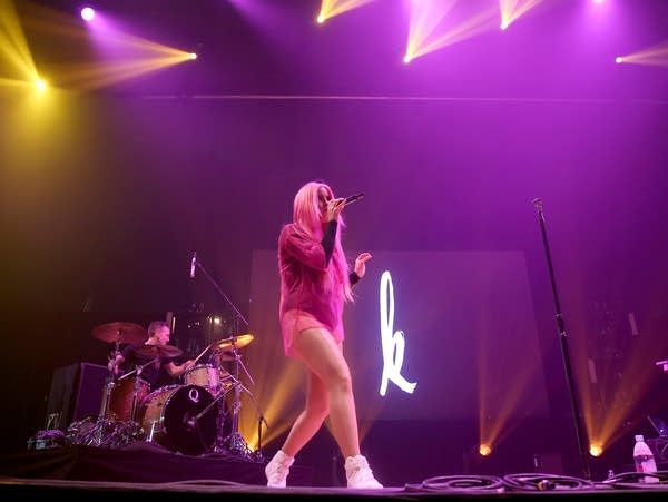 Music News: Kiiara performs tribute to Linkin Park's Chester Bennington