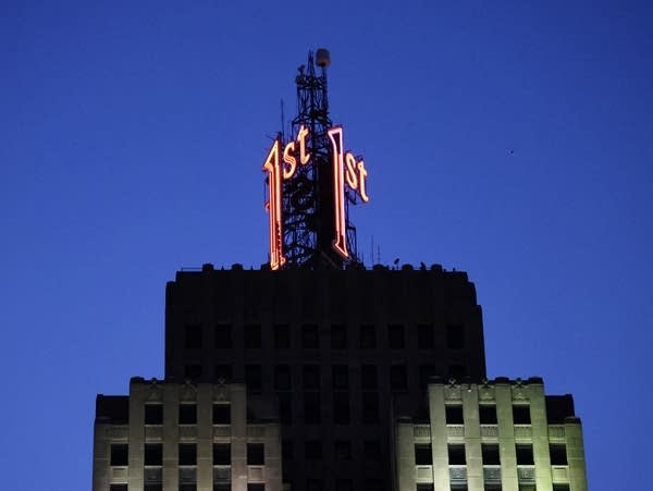 Downtown St. Paul's skyline once again has a fully lit First National Bank sign