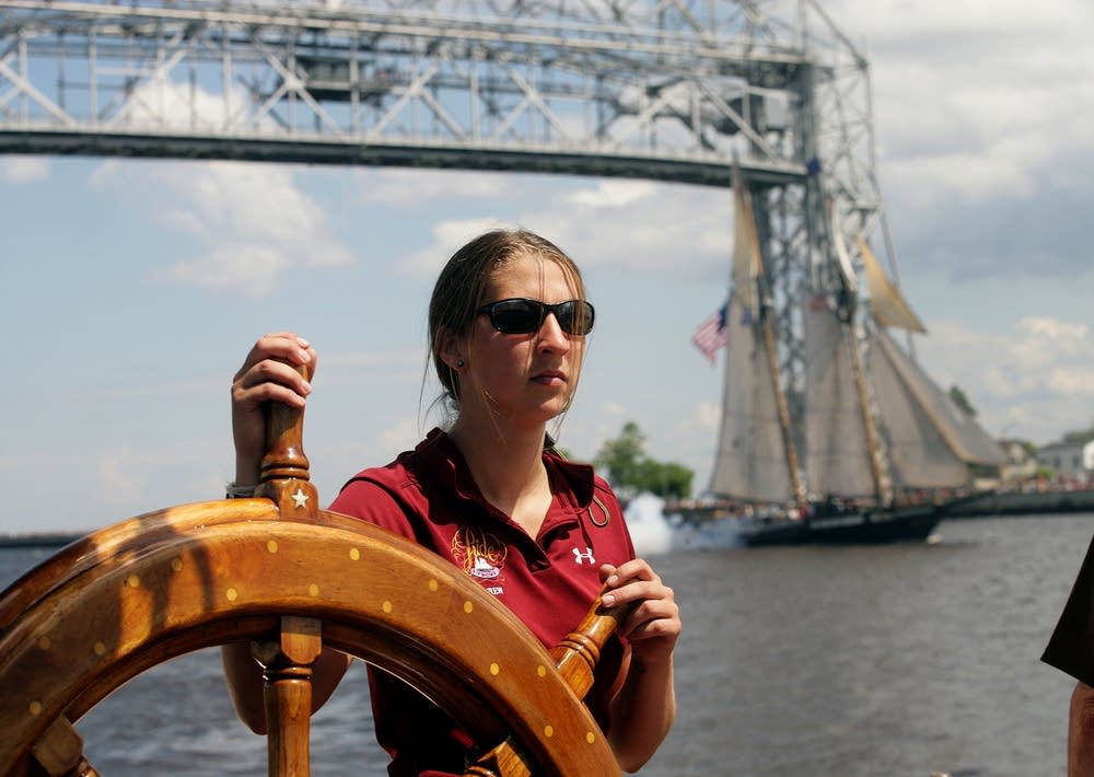 Navigating into harbor