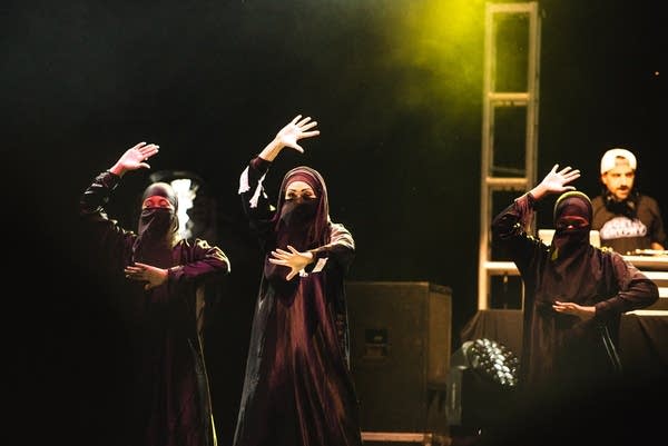 061_MNmusiconaStick_DSC1670