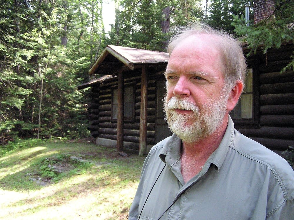 Wolf researcher Mike Nelson