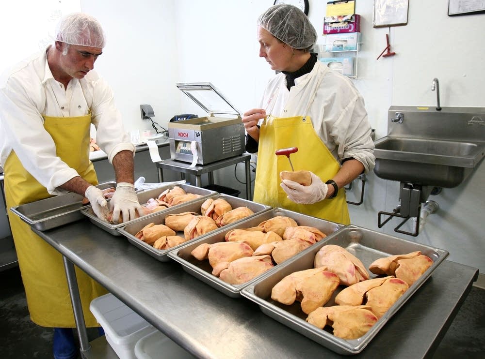 Inspecting foie gras
