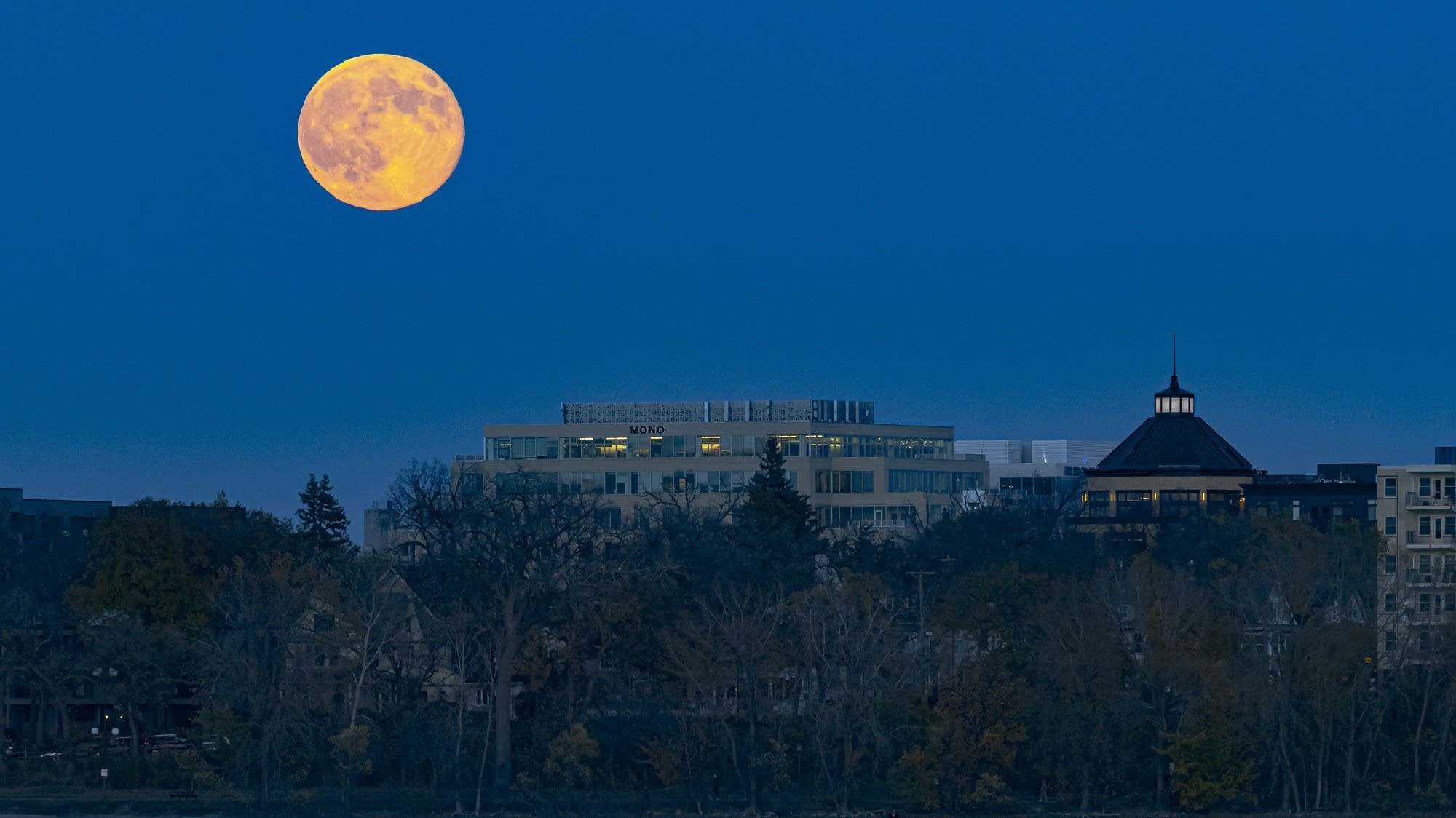 Photos: See the Beaver Moon, the brightest supermoon of 2025, over Minneapolis – MPR News