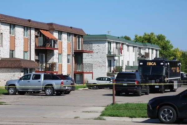 2 dead after gunfire exchange involving Fargo officers in Moorhead apartment