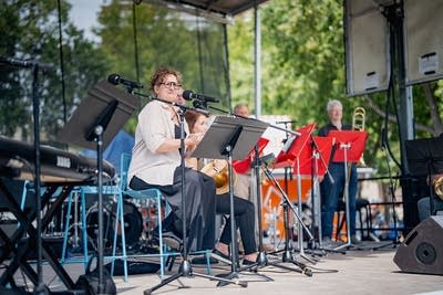 Valerie Kahler on stage
