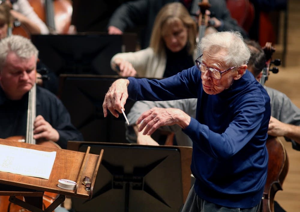 Stanislaw Skrowaczewski conducts rehearsal