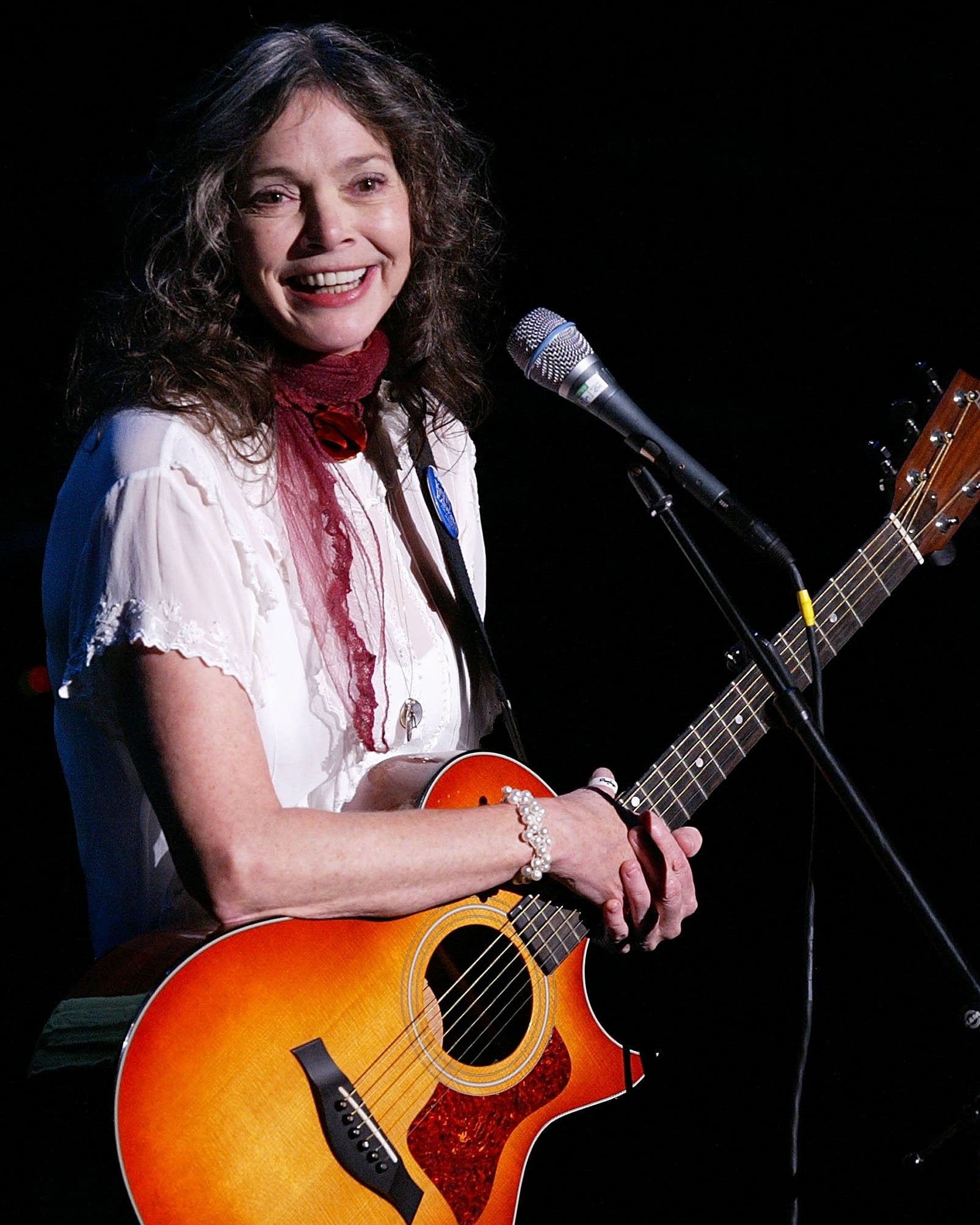 Beloved singer-songwriter Nanci Griffith dies at 68