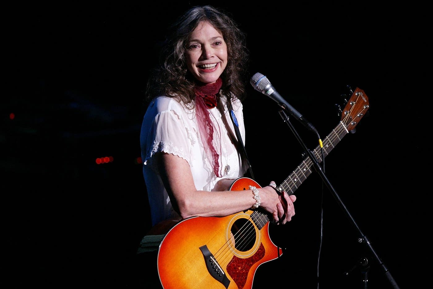 Beloved singer-songwriter Nanci Griffith dies at 68