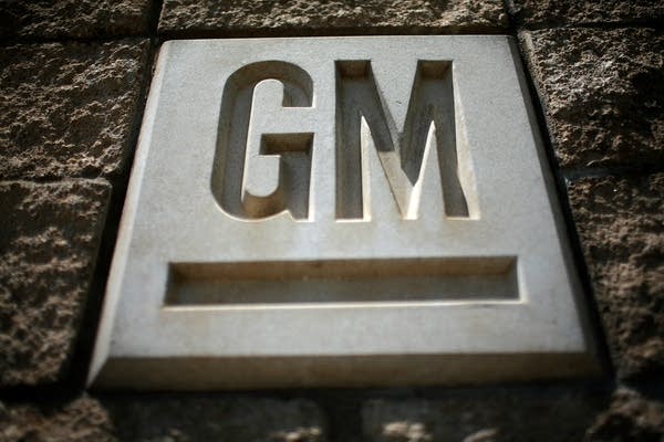 GM recalls some Cadillac, Pontiac sedans