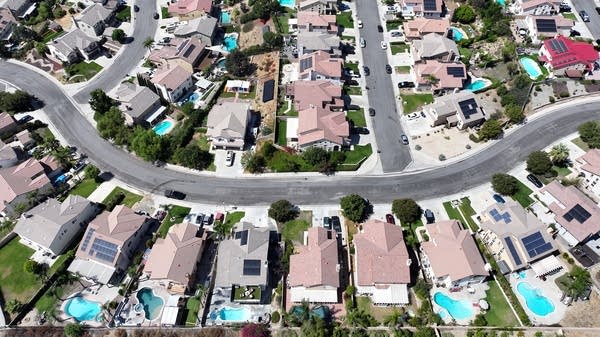 Last week, adjustable-rate mortgages made up nearly 10% of all mortgage applications, according to the Mortgage Bankers Association.