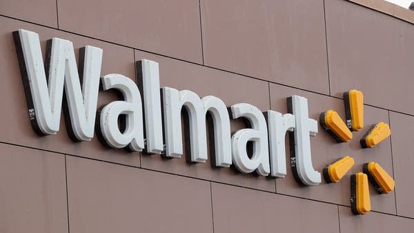 Walmart focuses on freestanding clinics