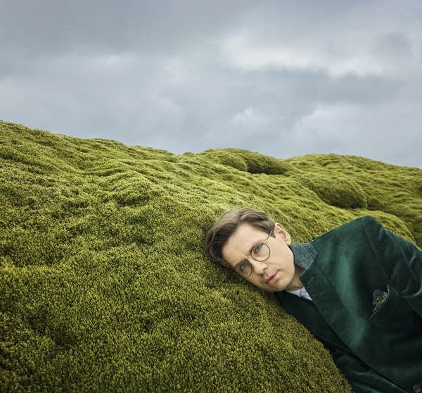 Pianist Vikingur Olafsson “orbits around” Beethoven’s Opus 109 Piano Sonata