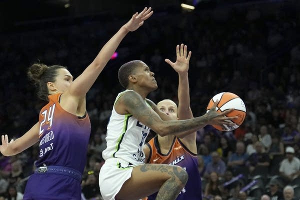 Alyssa Thomas scores career-high 29 and the Mercury close on a 19-4 run to beat the Lynx 79-71 