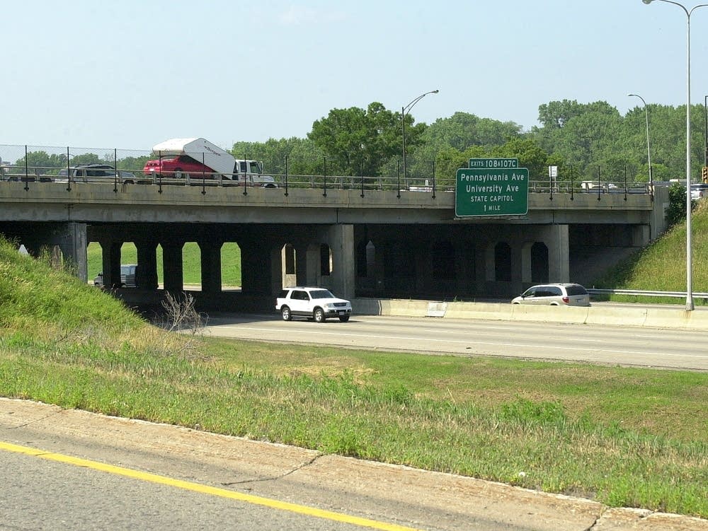Maryland Avenue bridge over Interstate 35E