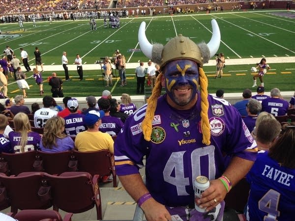 Fans embrace Vikings' new home at preseason opener