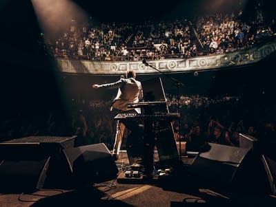 Coffee Break: Multifaceted Artists