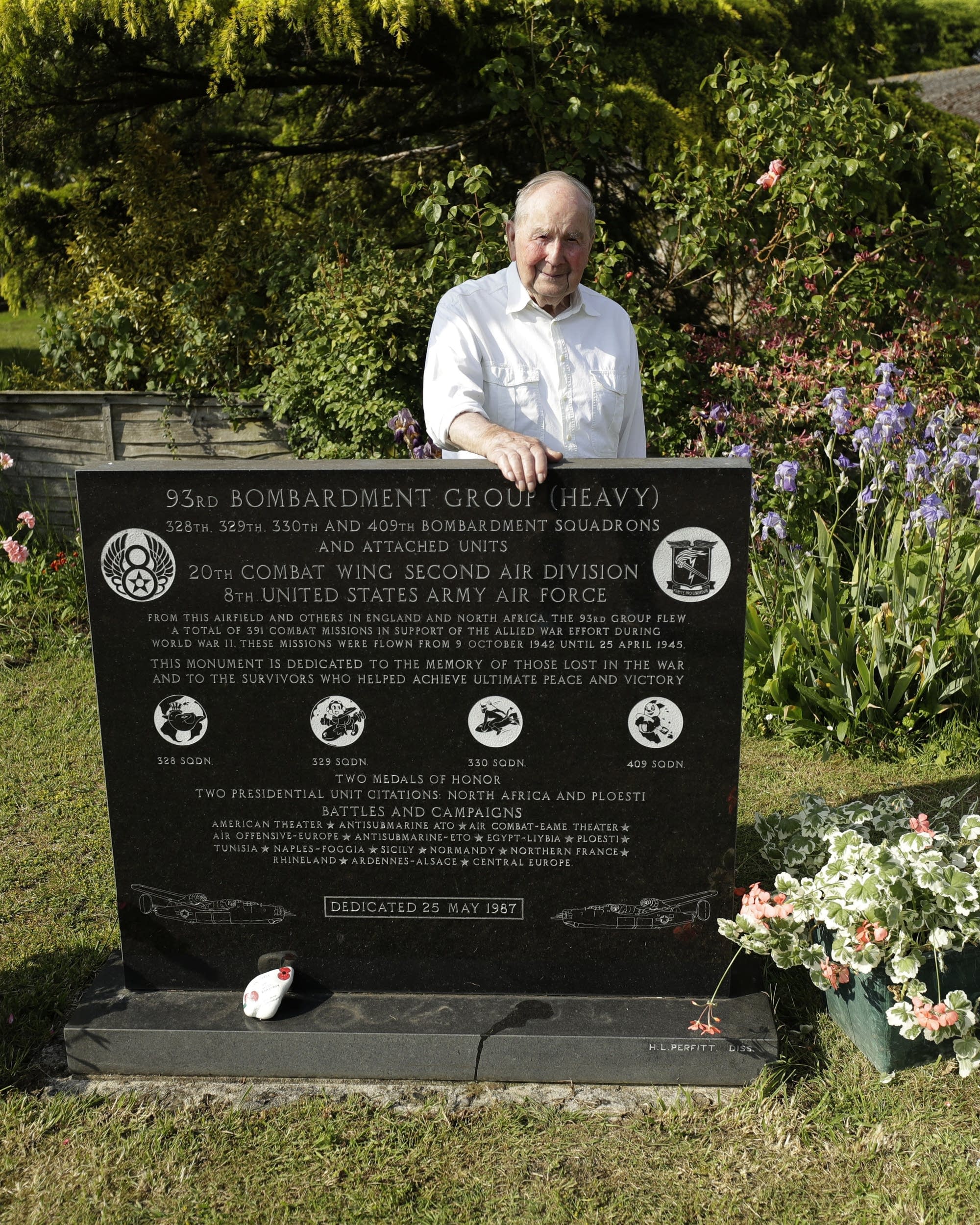 U K Volunteers Still Honor U S Airmen 75 Years After D Day Mpr News U K Volunteers Still Honor U S Airmen 75 Years After D Day Mpr News