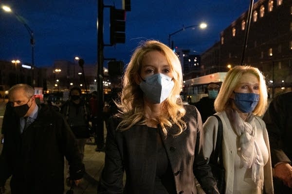SAN JOSE, CA - JANUARY 3: Theranos founder and former CEO Elizabeth Holmes (C) and her mother Noel Holmes leave the Robert F. Peckham Federal Building on January 3, 2022 in San Jose, California. A jury found Elizabeth Holmes guilty on three counts of wire fraud and one count of conspiracy to defraud investors.  (Photo by David Odisho/Getty Images)
