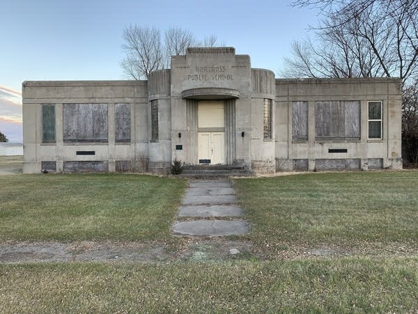 b0bd7f-20250731-oldschools08-600 Pictures: Old school buildings remember the past of Minnesota