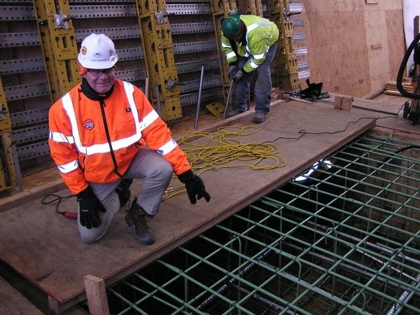 Six months after collapse, 35W bridge rebuild is ahead of schedule