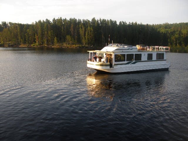 houseboat rentals northern minnesota houseboat vacationers undaunted by northern minnesota rain houseboat rentals northern minnesota houseboat vacationers undaunted by northern minnesota rain