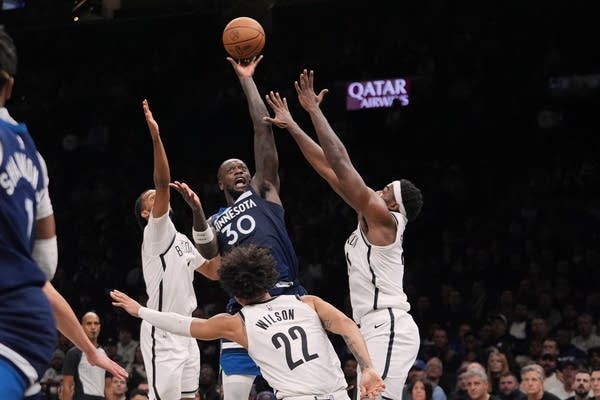 Julius Randle has a triple-double to lead the Timberwolves past the winless Nets
