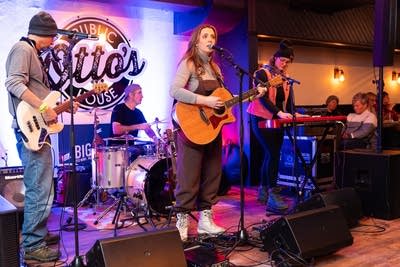 The Twins of Franklin performing