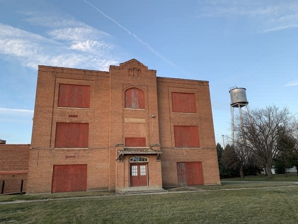 f1bed9-20250731-oldschools07-600 Pictures: Old school buildings remember the past of Minnesota
