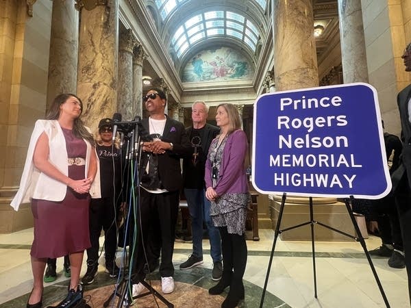 Signs honoring Prince to go up on section of Minnesota highway on Thursday