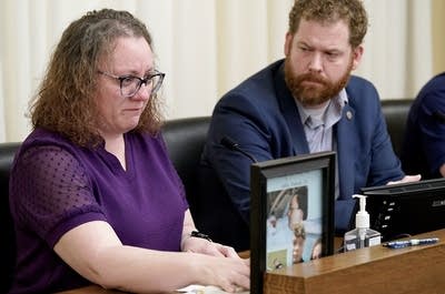 Pop-up warnings on social media? Minnesota law aims to ease negative mental health impacts