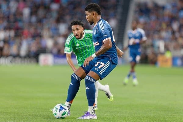 Joaquín Pereyra, Dayne St. Clair lead Minnesota United over Sounders 1-0 in West showdown