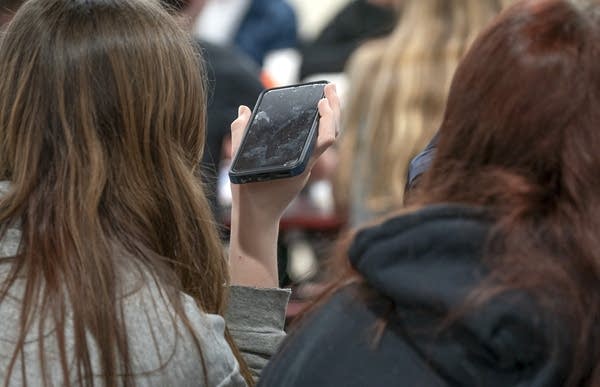 Bill addressing social media accounts for minors passes Minnesota Senate